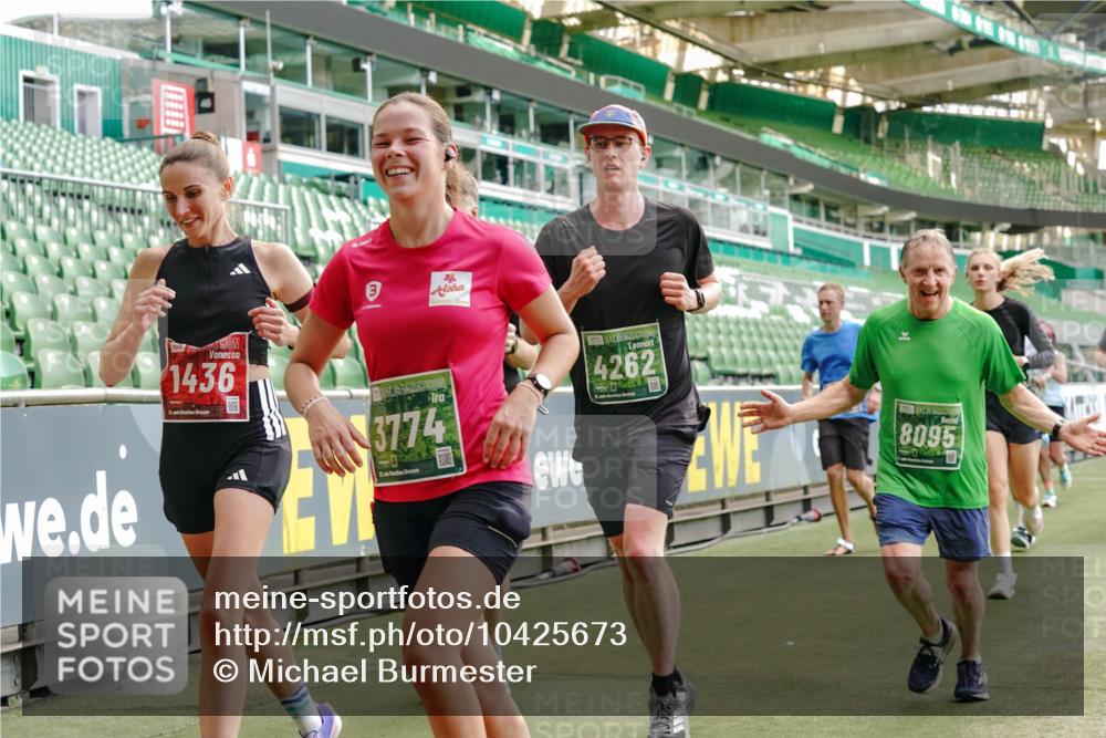 13.09.2026 - 21. swb-Marathon Bremen Michael Burmester http://msf.ph/oto/10425673 13.09.2026 13:01:54 Laufen im Stadion 150, 242, 282, 318, 440, 531, 687, 722, 930, 936, 946, 1006, 1067, 1163, 1250, 1436, 1448, 1582, 1896, 2033, 2047, 2062, 2292, 2345, 2364, 2370, 2378, 2409, 2427, 2485, 2490, 2491, 2560, 2561, 2627, 2638, 2658, 2666, 2668, 2700, 2708, 2781, 2967, 2987, 3013, 3044, 3163, 3164, 3168, 3173, 3187, 3248, 3258, 3294, 3334, 3372, 3374, 3375, 3385, 3392, 3524, 3526, 3527, 3603, 3642, 3667, 3721, 3774, 3806, 3852, 3856, 3893, 4000, 4506, 4558 meine-sportfotos.de
