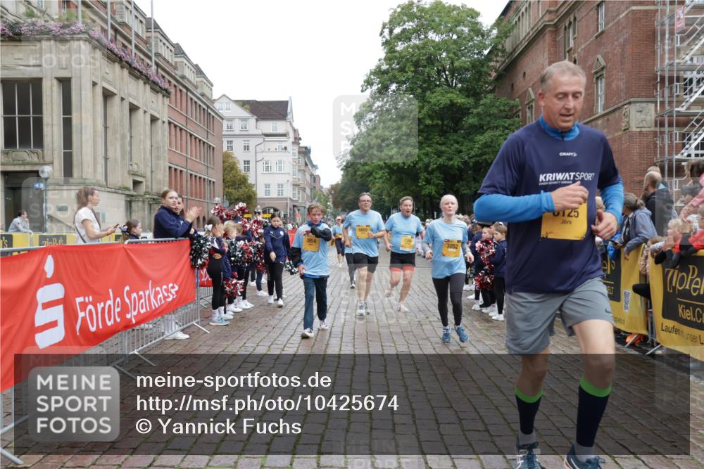 13.09.2026 - Kiel Lauf Yannick Fuchs http://msf.ph/oto/10425674 13.09.2026 09:46:14 Ziel 442, 2482, 3052, 3954, 4918, 5855, 5955, 6732, 7015, 7308, 8125, 10117, 10203, 10685, 10898, 11076, 11078, 557, 1415, 1418, 2127, 2788, 3025, 3142, 3301, 3974, 4413, 4569, 4909, 4910, 5234, 5511, 5757, 5829, 7202, 7349, 7572, 7911, 7924, 8244, 8611, 8859, 9841, 10036, 10142, 10203, 10392, 10445, 10719, 12374, 12841, 167, 181, 3361, 6355, 6577, 6857, 7439, 9832, 10177, 10913, 10946, 11316, 11859, 11861, 12173, 12495, 12621, 1023, 1579, 3025, 6038, 8126 meine-sportfotos.de