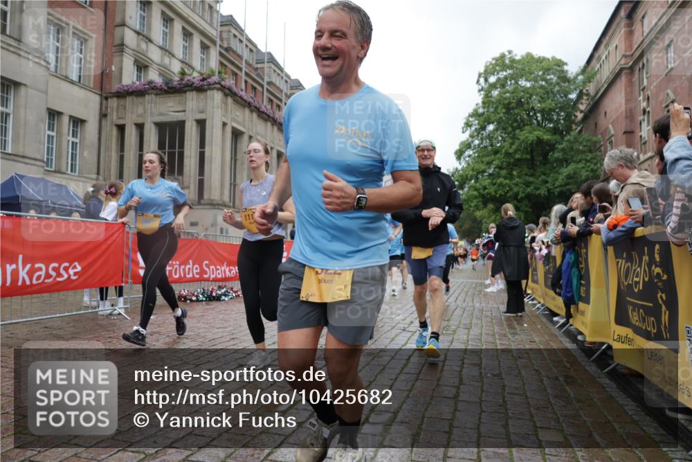 13.09.2026 - Kiel Lauf Yannick Fuchs http://msf.ph/oto/10425682 13.09.2026 11:02:53 Ziel 415, 1095, 1298, 2055, 2796, 3513, 5712, 6071, 6483, 6548, 6934, 6969, 6974, 7968, 8084, 9108, 10165, 10664, 11064, 11255, 11717, 11846, 415, 484, 649, 935, 1298, 1693, 2299, 2322, 3207, 3414, 3670, 3947, 3968, 4562, 4648, 4984, 4986, 5479, 6375, 6878, 7389, 8036, 8517, 8914, 9745, 10648, 11135, 11256, 11261, 11301, 11384, 11942, 12085, 12640, 12697, 986, 1635, 2975, 3621, 3635, 3912, 4478, 4757, 4781, 5046, 5998, 6319, 6669, 6768, 8130, 8782, 9070, 9202, 9663, 12550 meine-sportfotos.de