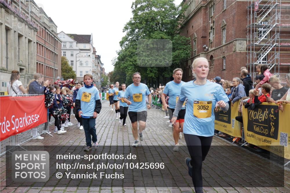 13.09.2026 - Kiel Lauf Yannick Fuchs http://msf.ph/oto/10425696 13.09.2026 09:46:16 Ziel 442, 3052, 3954, 5855, 5955, 6732, 7015, 7308, 8125, 10117, 10685, 10898, 11076, 11078, 11316, 12495, 557, 1415, 1418, 2127, 2482, 2788, 3025, 3142, 3301, 3974, 4413, 4569, 4909, 4910, 4918, 5234, 5511, 5757, 5829, 7202, 7572, 7911, 7924, 8244, 8611, 8859, 9841, 10036, 10142, 10203, 10392, 10445, 10719, 12374, 12841, 167, 181, 288, 3361, 6355, 6577, 6857, 7439, 9832, 10177, 10913, 10946, 11859, 11861, 12173, 12552, 12621, 1023, 3025, 8126 meine-sportfotos.de