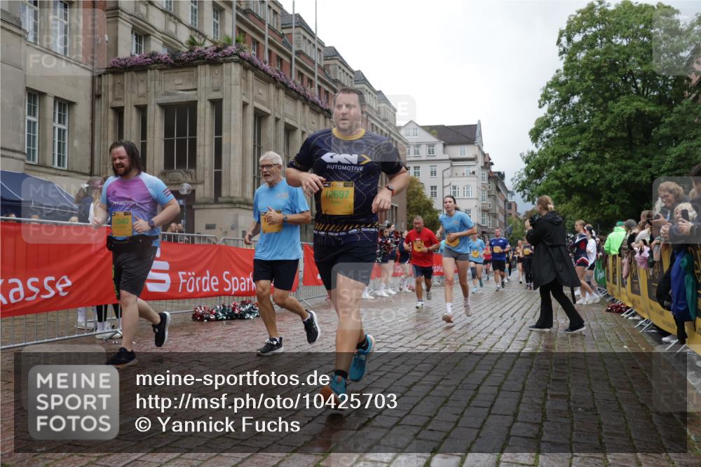 13.09.2026 - Kiel Lauf Yannick Fuchs http://msf.ph/oto/10425703 13.09.2026 11:02:56 Ziel 1095, 1635, 2055, 2796, 3513, 4478, 4781, 5046, 5712, 6071, 6483, 6548, 6934, 6969, 6974, 7968, 8084, 9108, 10165, 10664, 10999, 11255, 11717, 11736, 11846, 415, 484, 649, 935, 1298, 1693, 2299, 3207, 3414, 3670, 3947, 3968, 4562, 4648, 4984, 4986, 5479, 6375, 6878, 7389, 8036, 8914, 9745, 10648, 11064, 11256, 11384, 11717, 11942, 12085, 12640, 12697, 986, 1923, 2975, 3621, 3635, 3912, 4757, 5893, 5998, 6319, 6669, 6768, 8130, 8136, 8204, 8782, 9070, 9202, 9663, 12550 meine-sportfotos.de