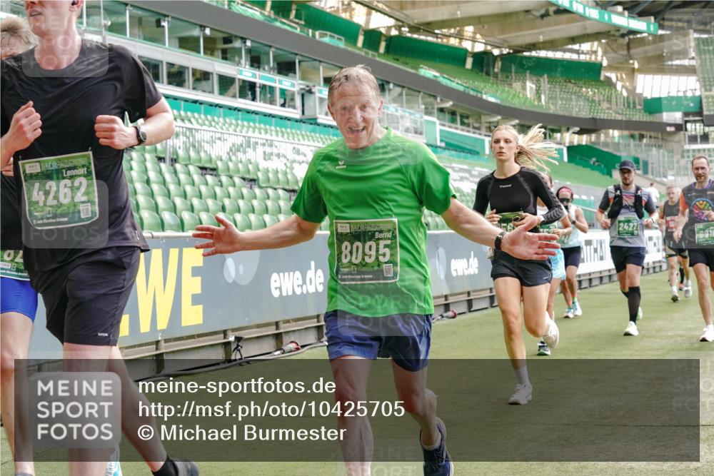 13.09.2026 - 21. swb-Marathon Bremen Michael Burmester http://msf.ph/oto/10425705 13.09.2026 13:01:55 Laufen im Stadion 150, 242, 282, 318, 440, 531, 687, 722, 930, 936, 946, 1006, 1067, 1163, 1250, 1436, 1448, 1582, 1896, 2033, 2047, 2062, 2292, 2345, 2364, 2370, 2378, 2409, 2427, 2485, 2490, 2491, 2560, 2561, 2627, 2638, 2658, 2666, 2668, 2708, 2781, 2967, 2987, 3013, 3044, 3163, 3164, 3173, 3187, 3248, 3258, 3294, 3334, 3372, 3374, 3375, 3385, 3392, 3524, 3526, 3527, 3603, 3642, 3667, 3721, 3774, 3806, 3852, 3856, 3893, 4000, 4506, 4558 meine-sportfotos.de