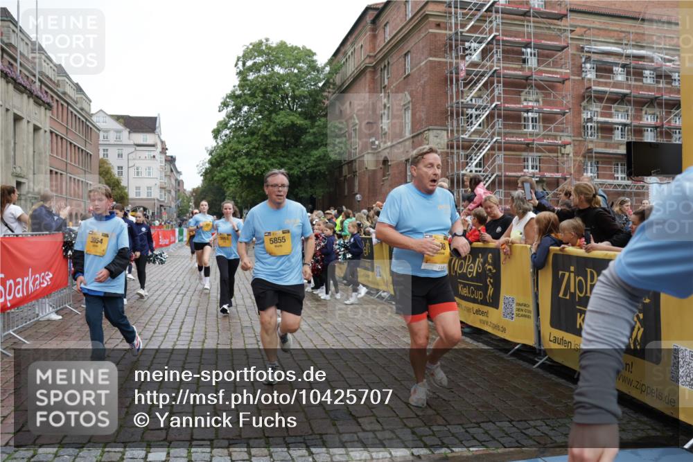 13.09.2026 - Kiel Lauf Yannick Fuchs http://msf.ph/oto/10425707 13.09.2026 09:46:16 Ziel 442, 3052, 3954, 5855, 5955, 6732, 7015, 7308, 8125, 10117, 10685, 10898, 11076, 11078, 11316, 12495, 557, 1415, 1418, 2127, 2482, 2788, 3025, 3142, 3301, 3974, 4413, 4569, 4909, 4910, 4918, 5234, 5511, 5757, 5829, 7202, 7572, 7911, 7924, 8244, 8611, 8859, 9841, 10036, 10142, 10203, 10392, 10445, 10719, 12374, 12841, 167, 181, 288, 3361, 6355, 6577, 6857, 7439, 9832, 10177, 10913, 10946, 11859, 11861, 12173, 12552, 12621, 1023, 3025, 8126 meine-sportfotos.de