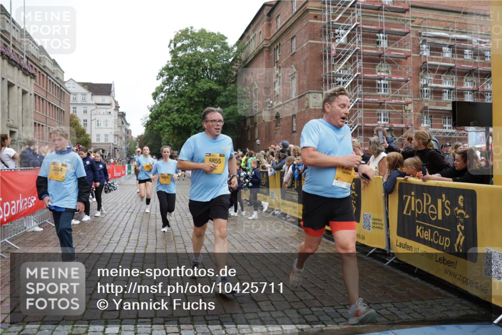 13.09.2026 - Kiel Lauf Yannick Fuchs http://msf.ph/oto/10425711 13.09.2026 09:46:16 Ziel 442, 3052, 3954, 5855, 5955, 6732, 7015, 7308, 8125, 10117, 10685, 10898, 11076, 11078, 11316, 12495, 557, 1415, 1418, 2127, 2482, 2788, 3025, 3142, 3301, 3974, 4413, 4569, 4909, 4910, 4918, 5234, 5511, 5757, 5829, 7202, 7572, 7911, 7924, 8244, 8611, 8859, 9841, 10036, 10142, 10203, 10392, 10445, 10719, 12374, 12841, 167, 181, 288, 3361, 6355, 6577, 6857, 7439, 9832, 10177, 10913, 10946, 11859, 11861, 12173, 12552, 12621, 1023, 3025, 8126 meine-sportfotos.de