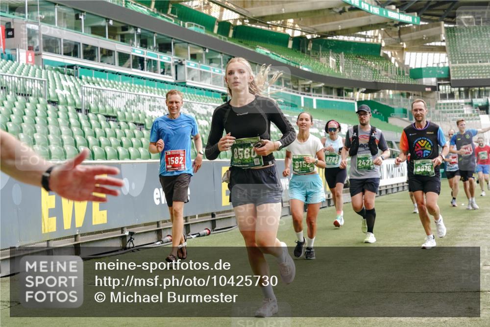 13.09.2026 - 21. swb-Marathon Bremen Michael Burmester http://msf.ph/oto/10425730 13.09.2026 13:01:56 Laufen im Stadion 150, 242, 282, 318, 440, 531, 687, 722, 930, 936, 946, 1006, 1067, 1163, 1250, 1436, 1448, 1582, 1896, 2033, 2047, 2062, 2292, 2345, 2364, 2370, 2378, 2409, 2427, 2485, 2490, 2491, 2560, 2561, 2627, 2638, 2658, 2666, 2668, 2708, 2781, 2967, 2987, 3013, 3044, 3163, 3164, 3173, 3187, 3248, 3258, 3294, 3334, 3372, 3374, 3375, 3385, 3392, 3524, 3526, 3527, 3603, 3642, 3667, 3721, 3774, 3806, 3852, 3856, 3893, 4000, 4506, 4558 meine-sportfotos.de