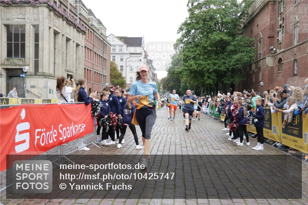 13.09.2026 - Kiel Lauf Yannick Fuchs http://msf.ph/oto/10425747 13.09.2026 09:46:20 Ziel 167, 181, 442, 3052, 3954, 5855, 5955, 6857, 7308, 8125, 10117, 10913, 11316, 12495, 12621, 557, 1415, 1418, 2127, 2482, 2788, 3142, 3301, 3974, 4569, 4909, 4910, 4918, 5234, 5511, 5757, 5829, 6732, 7015, 7202, 7572, 7911, 7924, 8244, 8611, 8859, 9841, 10036, 10203, 10685, 10719, 10898, 11076, 11078, 12374, 12841, 288, 3033, 3035, 3361, 6048, 6355, 6577, 7439, 7675, 7754, 8929, 9832, 10177, 10946, 11859, 11861, 12173, 12552, 2788, 3025, 3974 meine-sportfotos.de