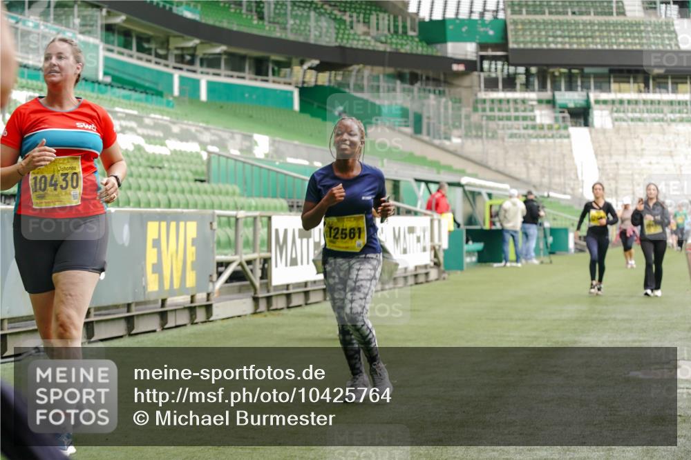 13.09.2026 - 21. swb-Marathon Bremen Michael Burmester http://msf.ph/oto/10425764 13.09.2026 10:48:25 Laufen im Stadion 10264, 10292, 10349, 10407, 10413, 10440, 10732, 10754, 10789, 10925, 11104, 11262, 11423, 11443, 11541, 11663, 11698, 11942, 11980, 12083, 12157, 12340, 12444, 12471, 12472, 12542, 12561, 10137, 10176, 10191, 10192, 10194, 10202, 10242, 10295, 10344, 10430, 10524, 10568, 10600, 10629, 10651, 10679, 10713, 10756, 10779, 10882, 10979, 10997, 10999, 11081, 11200, 11233, 11307, 11309, 11355, 11367, 12089, 12153, 12177, 12178 meine-sportfotos.de