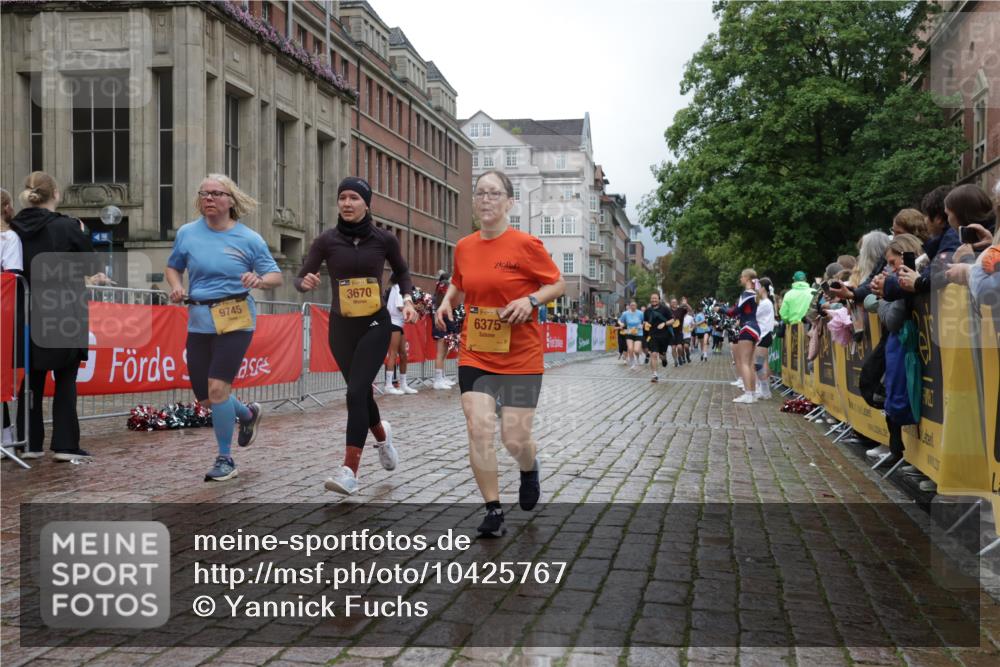 13.09.2026 - Kiel Lauf Yannick Fuchs http://msf.ph/oto/10425767 13.09.2026 11:03:05 Ziel 986, 1095, 1635, 2796, 3513, 3621, 3635, 3912, 4478, 4781, 5046, 5998, 6768, 8782, 9070, 9202, 9663, 10165, 10664, 10999, 11255, 11736, 11846, 12550, 415, 935, 1095, 1298, 2055, 3207, 3670, 3947, 3968, 4562, 4648, 4984, 4986, 5479, 5712, 6071, 6375, 6483, 6548, 6878, 6934, 6969, 6974, 7389, 7968, 8084, 8914, 9108, 9745, 10165, 10648, 11064, 11384, 11717, 697, 1923, 2254, 2846, 2878, 2975, 4658, 4757, 5893, 6224, 6319, 6669, 7282, 7656, 8130, 8136, 8204, 3670 meine-sportfotos.de