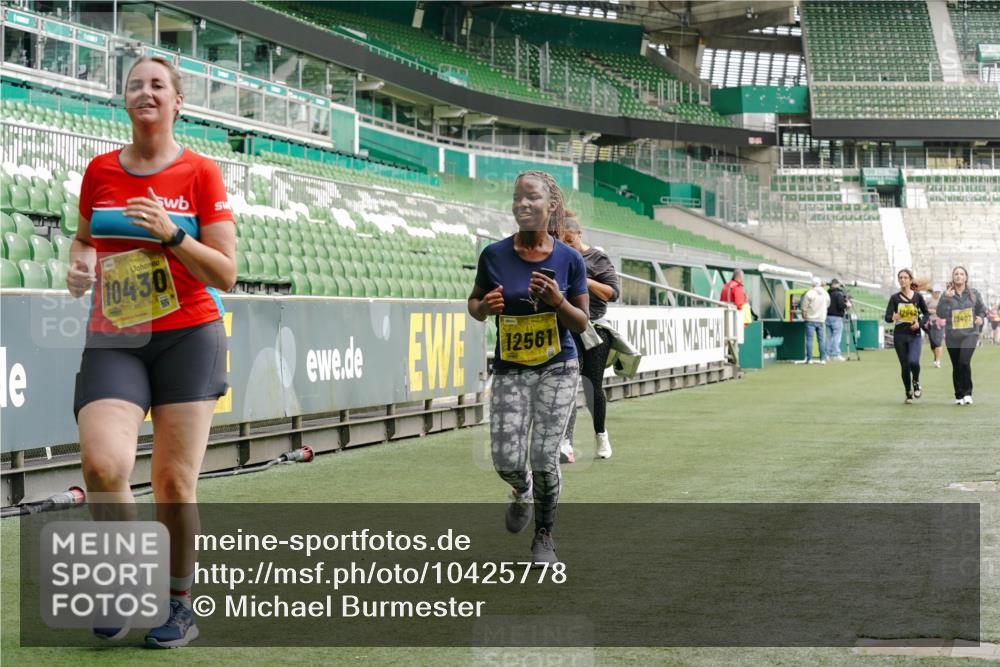 13.09.2026 - 21. swb-Marathon Bremen Michael Burmester http://msf.ph/oto/10425778 13.09.2026 10:48:26 Laufen im Stadion 10264, 10292, 10349, 10407, 10413, 10440, 10732, 10754, 10789, 10925, 11104, 11254, 11262, 11423, 11443, 11541, 11663, 11698, 11942, 11980, 12083, 12157, 12340, 12444, 12471, 12472, 12542, 12561, 10137, 10176, 10191, 10192, 10194, 10202, 10242, 10295, 10344, 10430, 10472, 10524, 10568, 10600, 10629, 10651, 10679, 10713, 10756, 10779, 10882, 10979, 10997, 10999, 11081, 11200, 11233, 11307, 11309, 11355, 11367, 12089, 12153, 12177, 12178 meine-sportfotos.de