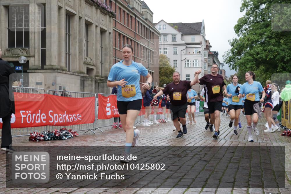 13.09.2026 - Kiel Lauf Yannick Fuchs http://msf.ph/oto/10425802 13.09.2026 11:03:12 Ziel 986, 1923, 2975, 3621, 3635, 3912, 4757, 5893, 5998, 6319, 6669, 6768, 8130, 8136, 8204, 8288, 8782, 9059, 9063, 9070, 9202, 9663, 9819, 12550, 415, 1095, 1298, 1635, 2055, 2796, 3207, 3513, 3947, 4478, 4562, 4648, 4781, 4984, 4986, 5046, 5479, 5712, 6071, 6483, 6548, 6768, 6934, 6969, 6974, 7968, 8084, 8914, 9108, 9663, 10165, 10648, 10664, 10999, 11064, 11255, 11717, 11736, 11846, 697, 2254, 2724, 2846, 2878, 3155, 3744, 4074, 4658, 4854, 6224, 6341, 7282, 7656, 3670 meine-sportfotos.de