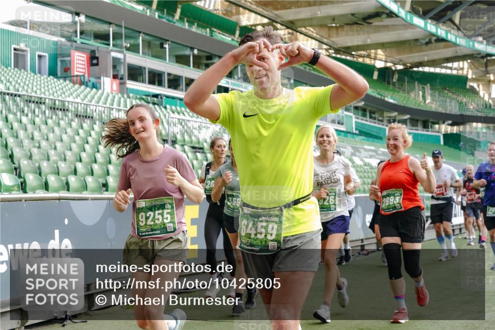 13.09.2026 - 21. swb-Marathon Bremen Michael Burmester http://msf.ph/oto/10425805 13.09.2026 13:24:49 Laufen im Stadion 137, 182, 213, 294, 324, 434, 505, 543, 548, 721, 723, 739, 743, 752, 815, 818, 966, 1273, 1410, 1459, 1463, 1471, 1491, 1504, 1515, 1561, 1597, 1598, 1830, 1944, 1953, 2058, 2059, 2095, 2211, 2252, 2267, 2271, 2286, 2308, 2312, 2323, 2354, 2445, 2465, 2483, 2495, 2497, 2503, 2506, 2554, 2571, 2591, 2644, 2752, 2762, 2768, 2776, 2833, 2878, 2896, 2936, 2968, 2981, 3005, 3142, 3211, 3259, 3282, 3288, 3289, 3292, 3298, 3306, 3312, 3329, 3364, 3381, 3390, 3395, 3770, 4466 meine-sportfotos.de