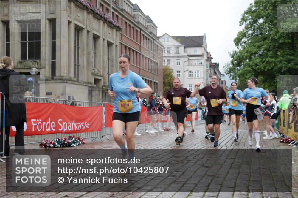 13.09.2026 - Kiel Lauf Yannick Fuchs http://msf.ph/oto/10425807 13.09.2026 11:03:12 Ziel 986, 1923, 2975, 3621, 3635, 3912, 4757, 5893, 5998, 6319, 6669, 6768, 8130, 8136, 8204, 8288, 8782, 9059, 9063, 9070, 9202, 9663, 9819, 12550, 415, 1095, 1298, 1635, 2055, 2796, 3207, 3513, 3947, 4478, 4562, 4648, 4781, 4984, 4986, 5046, 5479, 5712, 6071, 6483, 6548, 6768, 6934, 6969, 6974, 7968, 8084, 8914, 9108, 9663, 10165, 10648, 10664, 10999, 11064, 11255, 11717, 11736, 11846, 697, 2254, 2724, 2846, 2878, 3155, 3744, 4074, 4658, 4854, 6224, 6341, 7282, 7656, 3670 meine-sportfotos.de