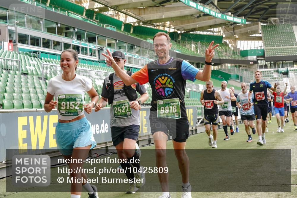 13.09.2026 - 21. swb-Marathon Bremen Michael Burmester http://msf.ph/oto/10425809 13.09.2026 13:01:58 Laufen im Stadion 150, 242, 282, 318, 440, 531, 687, 722, 930, 936, 946, 1006, 1067, 1163, 1250, 1436, 1448, 1582, 1896, 2033, 2047, 2062, 2276, 2292, 2345, 2364, 2370, 2378, 2409, 2427, 2485, 2490, 2491, 2560, 2561, 2627, 2638, 2658, 2666, 2668, 2708, 2781, 2967, 2987, 3013, 3044, 3163, 3164, 3173, 3187, 3248, 3258, 3294, 3334, 3372, 3374, 3375, 3385, 3392, 3496, 3524, 3526, 3527, 3576, 3603, 3642, 3667, 3721, 3774, 3806, 3852, 3893, 4000, 4506, 4558 meine-sportfotos.de