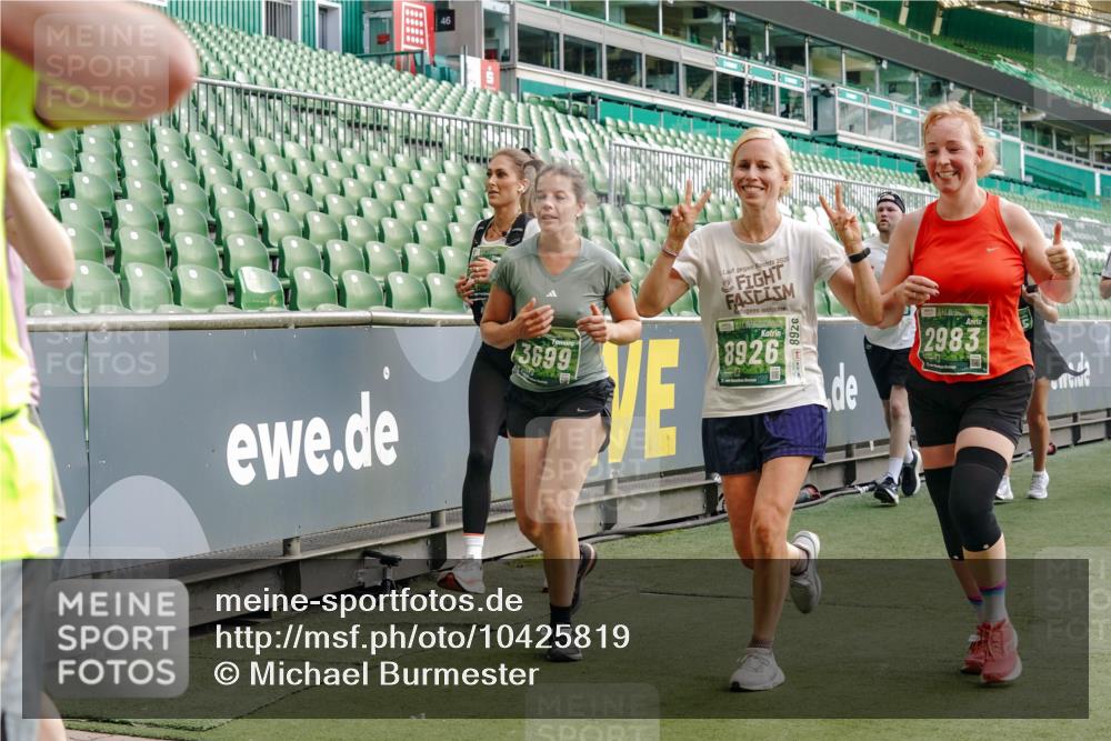 13.09.2026 - 21. swb-Marathon Bremen Michael Burmester http://msf.ph/oto/10425819 13.09.2026 13:24:50 Laufen im Stadion 137, 182, 213, 294, 324, 434, 505, 543, 548, 721, 723, 739, 743, 752, 815, 818, 966, 1273, 1410, 1459, 1463, 1471, 1491, 1504, 1515, 1561, 1597, 1598, 1830, 1944, 1953, 2058, 2059, 2095, 2211, 2252, 2267, 2271, 2286, 2308, 2312, 2323, 2354, 2445, 2465, 2483, 2495, 2497, 2503, 2506, 2554, 2571, 2591, 2644, 2752, 2762, 2768, 2776, 2833, 2878, 2896, 2936, 2968, 2981, 3005, 3142, 3211, 3259, 3282, 3288, 3289, 3292, 3298, 3306, 3312, 3329, 3364, 3381, 3390, 3395, 3770, 4466 meine-sportfotos.de