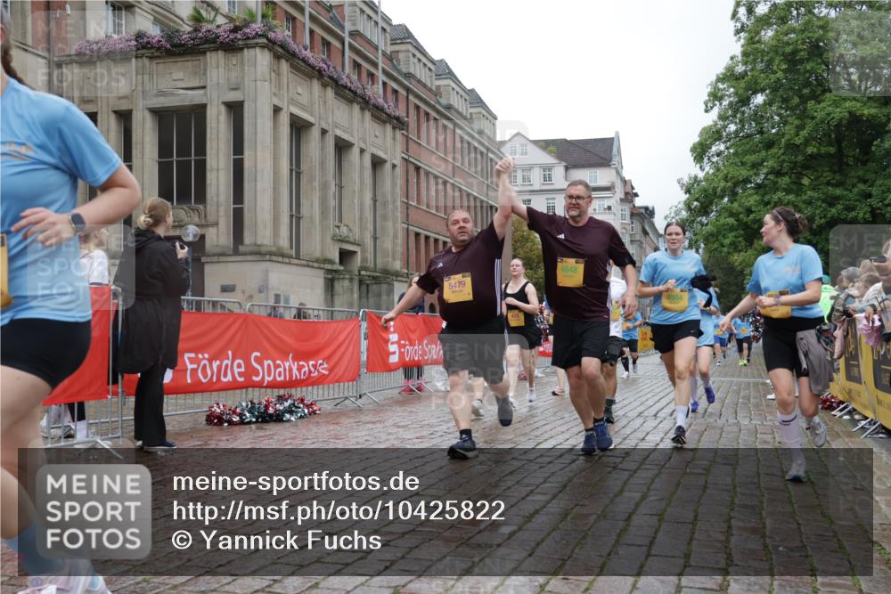13.09.2026 - Kiel Lauf Yannick Fuchs http://msf.ph/oto/10425822 13.09.2026 11:03:13 Ziel 986, 1923, 2254, 2975, 3621, 3635, 3912, 4757, 5893, 5998, 6224, 6319, 6669, 8130, 8136, 8204, 8288, 8782, 9059, 9063, 9070, 9202, 9819, 12550, 415, 1095, 1298, 1635, 2055, 2796, 3513, 3912, 3947, 4478, 4562, 4648, 4781, 4984, 4986, 5046, 5479, 5712, 6071, 6483, 6548, 6768, 6934, 6969, 6974, 7968, 8084, 8914, 9070, 9108, 9663, 10165, 10648, 10664, 10999, 11064, 11255, 11717, 11736, 11846, 697, 2724, 2846, 2878, 3155, 3744, 4074, 4658, 4854, 6341, 7282, 7656, 3670 meine-sportfotos.de