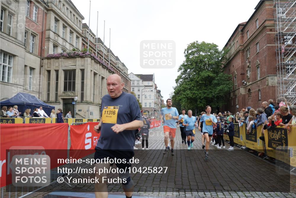 13.09.2026 - Kiel Lauf Yannick Fuchs http://msf.ph/oto/10425827 13.09.2026 09:46:23 Ziel 167, 181, 442, 3052, 3361, 3954, 5855, 5955, 6857, 7308, 10117, 10913, 11316, 11859, 11861, 12495, 12621, 557, 1415, 1418, 2127, 2482, 3052, 3142, 3301, 4909, 4910, 4918, 5234, 5757, 5829, 6732, 7015, 7572, 7911, 7924, 8125, 8244, 8611, 8859, 9841, 10036, 10203, 10685, 10719, 10898, 11076, 11078, 12374, 12841, 288, 3033, 3035, 4906, 6048, 6355, 6577, 7439, 7675, 7754, 8887, 8929, 8994, 9832, 10177, 10946, 12173, 12552, 557, 2788, 3025, 3974, 5757 meine-sportfotos.de