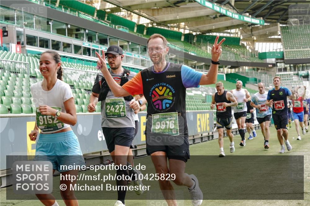 13.09.2026 - 21. swb-Marathon Bremen Michael Burmester http://msf.ph/oto/10425829 13.09.2026 13:01:58 Laufen im Stadion 150, 242, 282, 318, 440, 531, 687, 722, 930, 936, 946, 1006, 1067, 1163, 1250, 1436, 1448, 1582, 1896, 2033, 2047, 2062, 2276, 2292, 2345, 2364, 2370, 2378, 2409, 2427, 2485, 2490, 2491, 2560, 2561, 2627, 2638, 2658, 2666, 2668, 2708, 2781, 2967, 2987, 3013, 3044, 3163, 3164, 3173, 3187, 3248, 3258, 3294, 3334, 3372, 3374, 3375, 3385, 3392, 3496, 3524, 3526, 3527, 3576, 3603, 3642, 3667, 3721, 3774, 3806, 3852, 3893, 4000, 4506, 4558 meine-sportfotos.de
