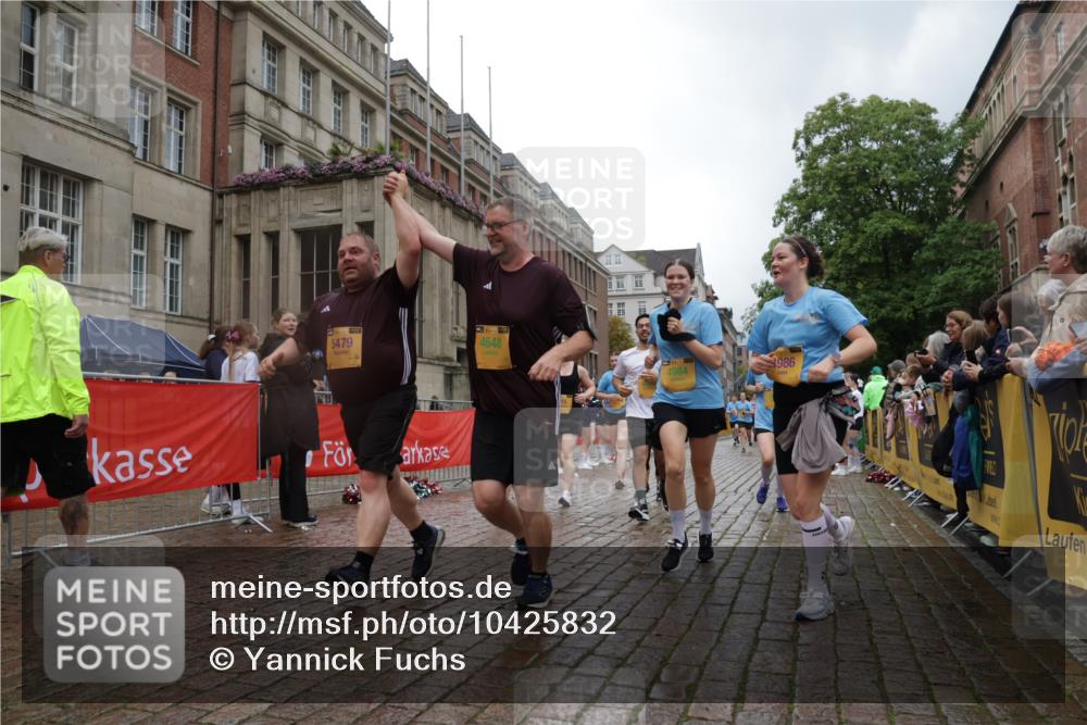 13.09.2026 - Kiel Lauf Yannick Fuchs http://msf.ph/oto/10425832 13.09.2026 11:03:14 Ziel 986, 1923, 2254, 2975, 3621, 3635, 4757, 5893, 5998, 6224, 6319, 6669, 8130, 8136, 8204, 8288, 8782, 9059, 9063, 9202, 9614, 9819, 10806, 12550, 415, 1095, 1298, 1635, 2055, 2796, 3513, 3912, 3947, 4478, 4562, 4648, 4781, 4984, 4986, 5046, 5479, 5712, 6071, 6483, 6548, 6768, 6934, 6969, 6974, 7968, 8084, 8914, 9070, 9108, 9663, 10165, 10648, 10664, 10999, 11064, 11255, 11717, 11736, 11846, 697, 2724, 2846, 2878, 3155, 3744, 4074, 4658, 4854, 6341, 7282, 7656, 3670 meine-sportfotos.de
