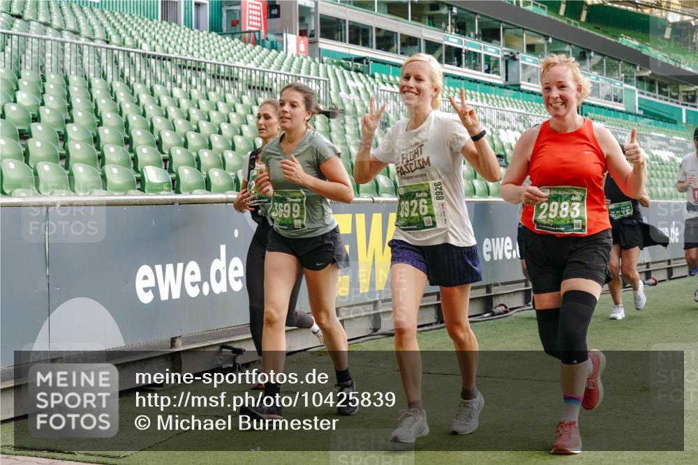 13.09.2026 - 21. swb-Marathon Bremen Michael Burmester http://msf.ph/oto/10425839 13.09.2026 13:24:50 Laufen im Stadion 137, 182, 213, 294, 324, 434, 505, 543, 548, 721, 723, 739, 743, 752, 815, 818, 966, 1273, 1410, 1459, 1463, 1471, 1491, 1504, 1515, 1561, 1597, 1598, 1830, 1944, 1953, 2058, 2059, 2095, 2211, 2252, 2267, 2271, 2286, 2308, 2312, 2323, 2354, 2445, 2465, 2483, 2495, 2497, 2503, 2506, 2554, 2571, 2591, 2644, 2752, 2762, 2768, 2776, 2833, 2878, 2896, 2936, 2968, 2981, 3005, 3142, 3211, 3259, 3282, 3288, 3289, 3292, 3298, 3306, 3312, 3329, 3364, 3381, 3390, 3395, 3770, 4466 meine-sportfotos.de