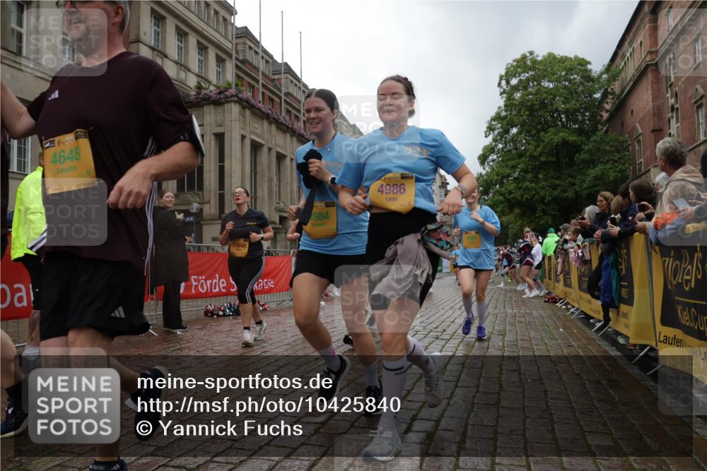 13.09.2026 - Kiel Lauf Yannick Fuchs http://msf.ph/oto/10425840 13.09.2026 11:03:15 Ziel 986, 1923, 2254, 2975, 3621, 3635, 4658, 4757, 5893, 5998, 6224, 6319, 6669, 8130, 8136, 8204, 8288, 8782, 9059, 9063, 9202, 9614, 9819, 10806, 12550, 415, 1095, 1298, 1635, 2055, 2796, 3513, 3635, 3912, 3947, 4478, 4562, 4648, 4781, 4984, 4986, 5046, 5479, 5712, 6071, 6483, 6548, 6768, 6934, 6969, 6974, 7968, 8084, 9070, 9108, 9663, 10165, 10648, 10664, 10999, 11064, 11255, 11717, 11736, 11846, 697, 1698, 2724, 2846, 2878, 3155, 3744, 4074, 4854, 6341, 6525, 7282, 7656 meine-sportfotos.de