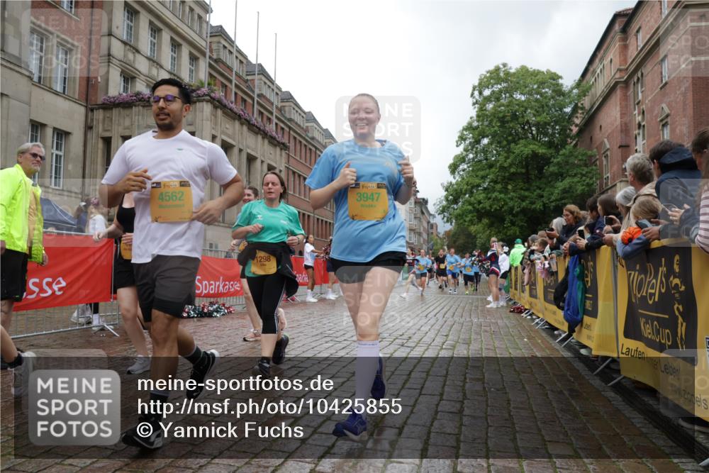 13.09.2026 - Kiel Lauf Yannick Fuchs http://msf.ph/oto/10425855 13.09.2026 11:03:16 Ziel 986, 1923, 2254, 2878, 2975, 3621, 4658, 4757, 5893, 5998, 6224, 6319, 6669, 7282, 7656, 8130, 8136, 8204, 8288, 8782, 9059, 9063, 9202, 9614, 9819, 10806, 12550, 415, 1095, 1298, 1635, 2055, 2796, 3513, 3635, 3912, 3947, 4478, 4562, 4781, 4984, 4986, 5046, 5479, 5712, 5998, 6071, 6483, 6548, 6768, 6934, 6969, 6974, 7968, 8084, 9070, 9108, 9663, 10165, 10648, 10664, 10999, 11064, 11255, 11717, 11736, 11846, 697, 1698, 2724, 2846, 3155, 3744, 4074, 4854, 6341, 6524, 6525 meine-sportfotos.de