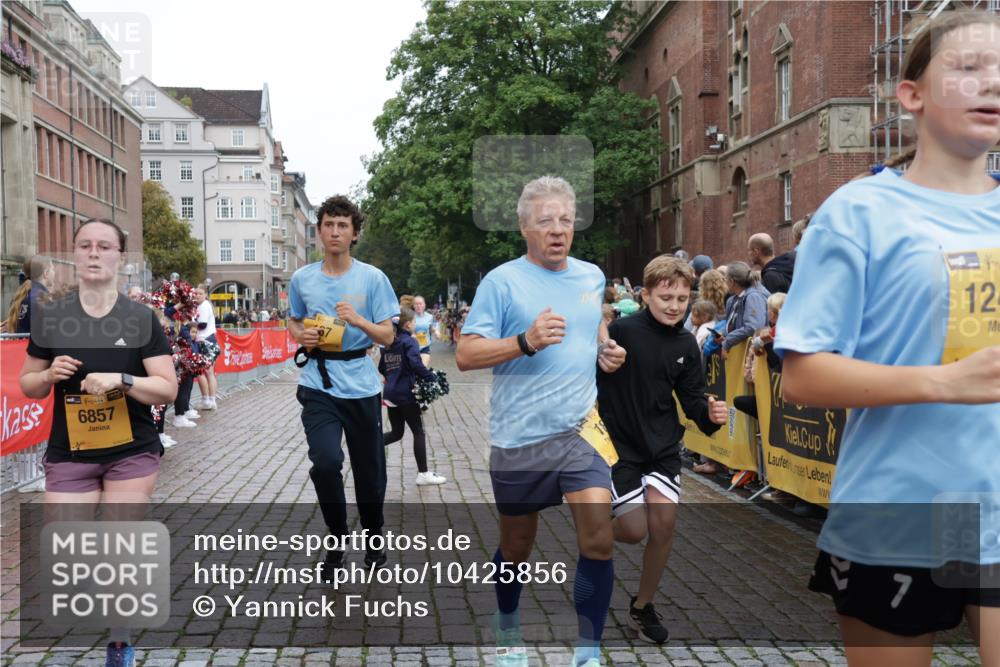 13.09.2026 - Kiel Lauf Yannick Fuchs http://msf.ph/oto/10425856 13.09.2026 09:46:25 Ziel 167, 181, 442, 3361, 3954, 5955, 6857, 9832, 10117, 10913, 11316, 11859, 11861, 12495, 12621, 557, 1415, 1418, 2127, 2482, 3052, 3142, 3301, 3954, 4909, 4910, 4918, 5234, 5757, 5829, 5855, 5955, 6732, 7015, 7308, 7911, 7924, 8125, 8244, 8611, 8859, 10036, 10203, 10685, 10719, 10898, 11076, 11078, 12374, 12841, 288, 2527, 3033, 3035, 4906, 6048, 6355, 6577, 7439, 7675, 7754, 8887, 8929, 8994, 10177, 10946, 12173, 12552, 557, 2127, 2788, 3142, 3301, 3974, 5757 meine-sportfotos.de
