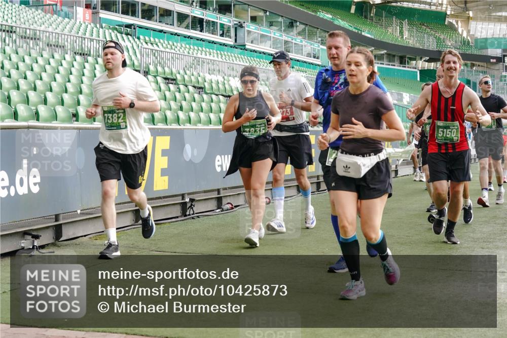 13.09.2026 - 21. swb-Marathon Bremen Michael Burmester http://msf.ph/oto/10425873 13.09.2026 13:24:52 Laufen im Stadion 137, 182, 213, 294, 324, 434, 505, 543, 548, 721, 723, 739, 743, 752, 815, 818, 966, 1273, 1410, 1443, 1459, 1463, 1471, 1491, 1504, 1515, 1561, 1597, 1598, 1830, 1944, 1953, 2058, 2059, 2095, 2211, 2252, 2267, 2271, 2286, 2308, 2312, 2323, 2354, 2445, 2465, 2483, 2495, 2497, 2503, 2506, 2554, 2571, 2591, 2644, 2752, 2762, 2768, 2776, 2833, 2878, 2896, 2936, 2968, 2981, 3005, 3142, 3211, 3259, 3282, 3288, 3289, 3292, 3298, 3306, 3312, 3329, 3364, 3381, 3390, 3395, 3770 meine-sportfotos.de