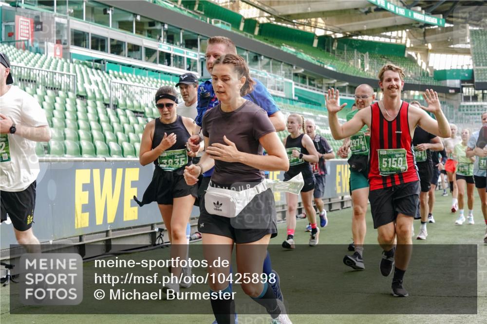13.09.2026 - 21. swb-Marathon Bremen Michael Burmester http://msf.ph/oto/10425898 13.09.2026 13:24:52 Laufen im Stadion 137, 182, 213, 294, 324, 434, 505, 543, 548, 721, 723, 739, 743, 752, 815, 818, 966, 1273, 1410, 1443, 1459, 1463, 1471, 1491, 1504, 1515, 1561, 1597, 1598, 1830, 1944, 1953, 2058, 2059, 2095, 2211, 2252, 2267, 2271, 2286, 2308, 2312, 2323, 2354, 2445, 2465, 2483, 2495, 2497, 2503, 2506, 2554, 2571, 2591, 2644, 2752, 2762, 2768, 2776, 2833, 2878, 2896, 2936, 2968, 2981, 3005, 3142, 3211, 3259, 3282, 3288, 3289, 3292, 3298, 3306, 3312, 3329, 3364, 3381, 3390, 3395, 3770 meine-sportfotos.de
