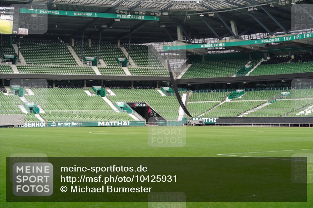 13.09.2026 - 21. swb-Marathon Bremen Michael Burmester http://msf.ph/oto/10425931 13.09.2026 10:12:34 Laufen im Stadion  meine-sportfotos.de