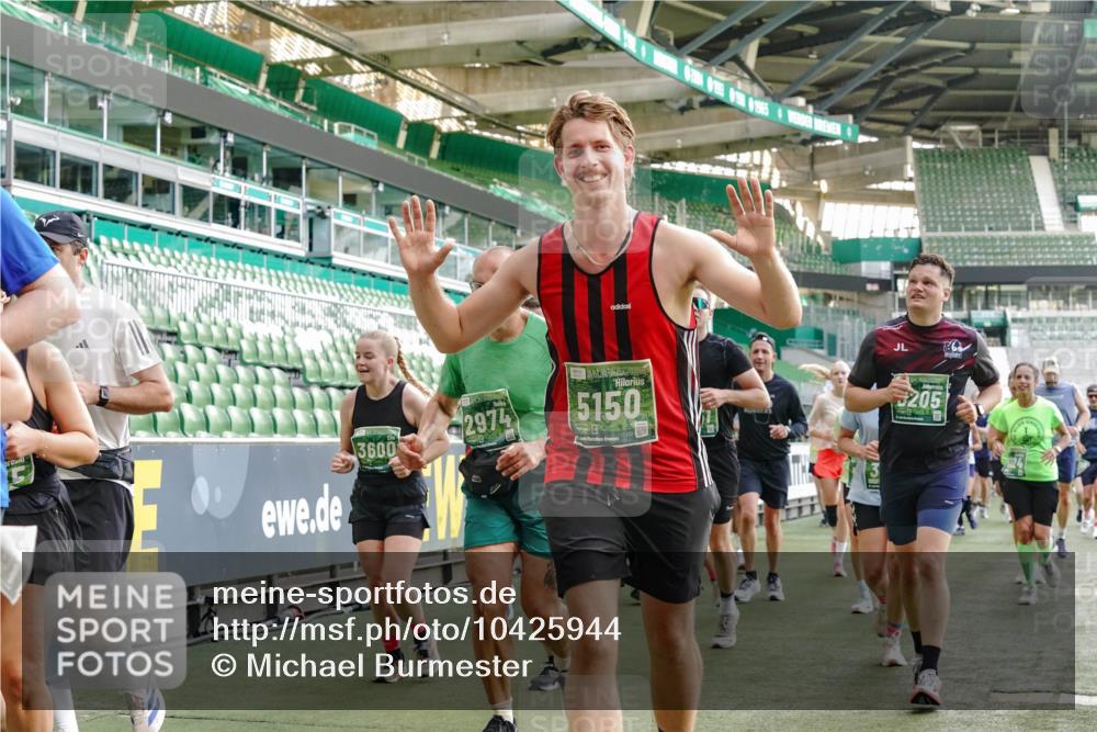 13.09.2026 - 21. swb-Marathon Bremen Michael Burmester http://msf.ph/oto/10425944 13.09.2026 13:24:53 Laufen im Stadion 137, 182, 213, 294, 324, 434, 505, 543, 548, 721, 723, 739, 743, 752, 815, 818, 966, 1273, 1410, 1443, 1459, 1463, 1471, 1491, 1504, 1515, 1561, 1597, 1598, 1830, 1944, 1953, 2058, 2059, 2095, 2211, 2252, 2267, 2271, 2286, 2308, 2312, 2323, 2354, 2445, 2465, 2483, 2495, 2497, 2503, 2506, 2554, 2571, 2591, 2644, 2752, 2762, 2768, 2776, 2833, 2878, 2896, 2936, 2968, 2981, 3005, 3142, 3211, 3259, 3282, 3288, 3289, 3292, 3298, 3306, 3312, 3329, 3364, 3381, 3390, 3395, 3770 meine-sportfotos.de