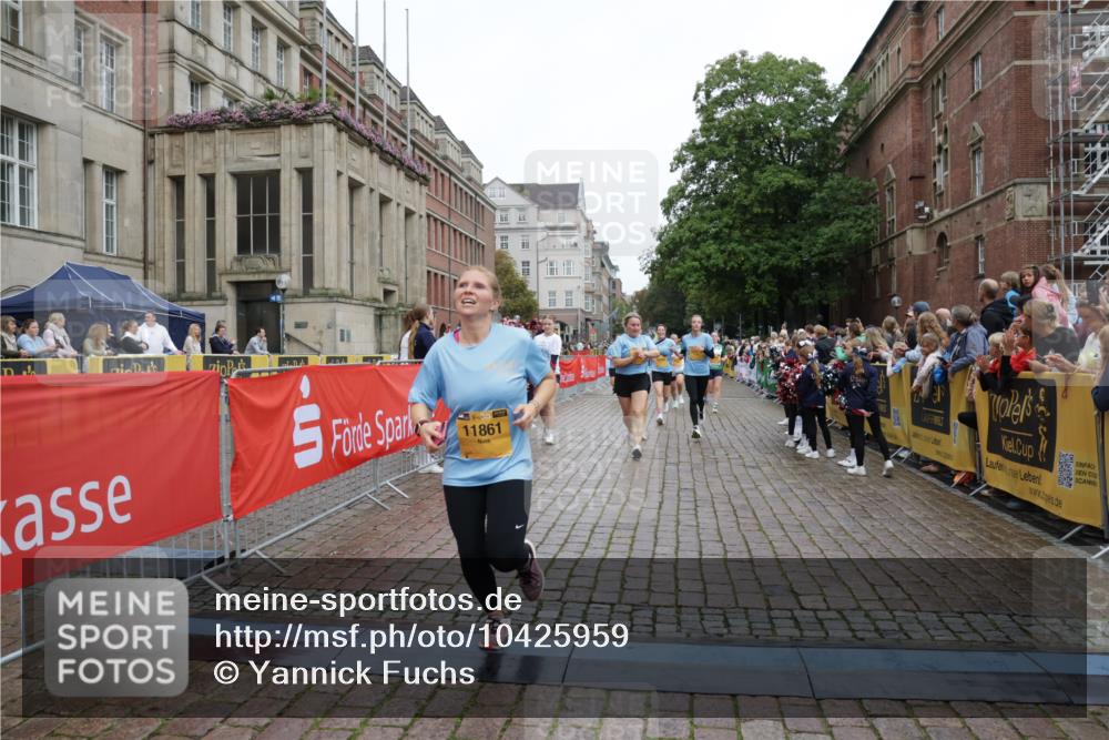 13.09.2026 - Kiel Lauf Yannick Fuchs http://msf.ph/oto/10425959 13.09.2026 09:46:31 Ziel 167, 181, 288, 3361, 6355, 6577, 6857, 7439, 9832, 10177, 10913, 10946, 11859, 11861, 12173, 12495, 12552, 12621, 442, 1415, 2482, 3052, 3954, 4909, 4910, 4918, 5234, 5855, 5955, 6732, 7015, 7308, 7911, 7924, 8125, 8244, 8611, 8859, 10117, 10203, 10685, 10719, 10898, 11076, 11078, 11316, 12495, 2527, 3033, 3035, 3808, 4087, 4906, 6048, 6638, 7190, 7213, 7446, 7675, 7754, 7921, 8409, 8887, 8929, 8994, 10322, 12725, 557, 1418, 2127, 3142, 3301, 5757, 5829, 7911, 7924 meine-sportfotos.de