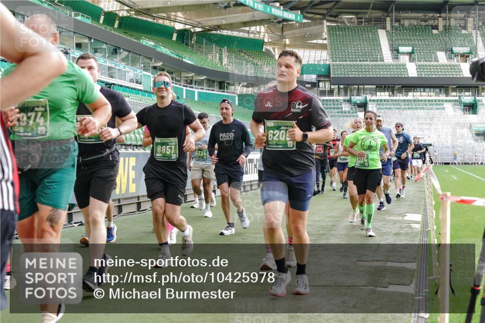 13.09.2026 - 21. swb-Marathon Bremen Michael Burmester http://msf.ph/oto/10425978 13.09.2026 13:24:54 Laufen im Stadion 137, 182, 213, 294, 324, 434, 505, 543, 548, 721, 723, 739, 743, 752, 815, 818, 966, 1273, 1410, 1443, 1459, 1463, 1471, 1491, 1504, 1515, 1561, 1597, 1598, 1830, 1944, 1953, 2058, 2059, 2095, 2211, 2252, 2267, 2271, 2286, 2308, 2312, 2323, 2354, 2445, 2465, 2483, 2495, 2497, 2503, 2506, 2554, 2571, 2591, 2644, 2752, 2762, 2768, 2776, 2833, 2878, 2896, 2936, 2968, 2981, 3005, 3142, 3211, 3259, 3282, 3288, 3289, 3292, 3298, 3306, 3312, 3329, 3364, 3381, 3390, 3395 meine-sportfotos.de