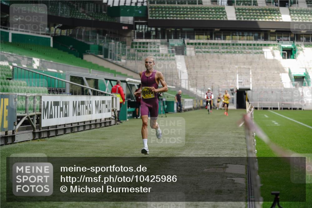 13.09.2026 - 21. swb-Marathon Bremen Michael Burmester http://msf.ph/oto/10425986 13.09.2026 10:14:30 Laufen im Stadion 13525 meine-sportfotos.de