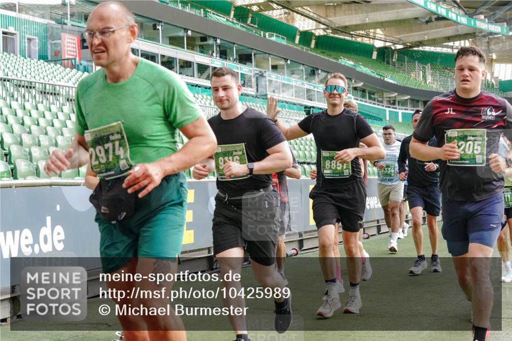 13.09.2026 - 21. swb-Marathon Bremen Michael Burmester http://msf.ph/oto/10425989 13.09.2026 13:24:55 Laufen im Stadion 137, 182, 213, 294, 324, 434, 505, 543, 548, 721, 723, 739, 743, 752, 815, 818, 966, 1273, 1410, 1443, 1459, 1463, 1471, 1491, 1504, 1515, 1561, 1597, 1598, 1830, 1944, 1953, 2058, 2059, 2095, 2211, 2252, 2267, 2271, 2286, 2298, 2308, 2312, 2323, 2354, 2445, 2465, 2483, 2495, 2497, 2503, 2506, 2554, 2571, 2591, 2644, 2752, 2762, 2768, 2776, 2833, 2878, 2896, 2936, 2968, 2981, 3005, 3142, 3211, 3259, 3282, 3288, 3289, 3292, 3298, 3306, 3312, 3329, 3364, 3381, 3390, 3395 meine-sportfotos.de