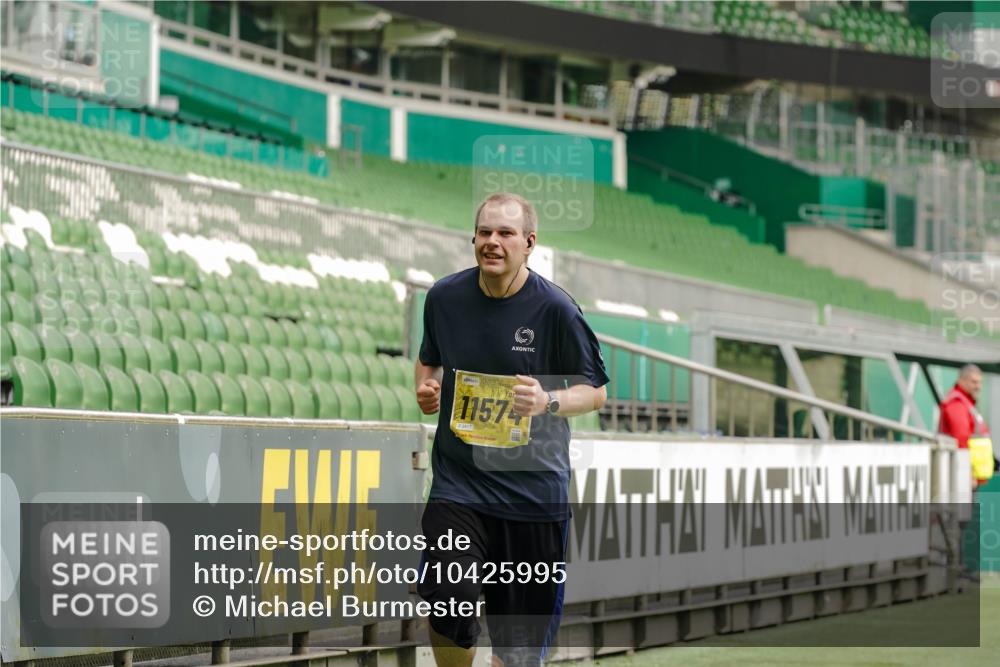 13.09.2026 - 21. swb-Marathon Bremen Michael Burmester http://msf.ph/oto/10425995 13.09.2026 10:48:54 Laufen im Stadion 10264, 10292, 10407, 10413, 10440, 10732, 10754, 10789, 10925, 11104, 11254, 11262, 11423, 11443, 11541, 11663, 11698, 11712, 11851, 11942, 11980, 12083, 12340, 12444, 12471, 12472, 12542, 12561, 10137, 10176, 10191, 10192, 10194, 10202, 10242, 10344, 10430, 10472, 10524, 10568, 10600, 10651, 10679, 10713, 10979, 11050, 11081, 11181, 11200, 11244, 11309, 11367, 11574, 11709, 11760, 11821, 12089, 12153, 12177, 12178 meine-sportfotos.de