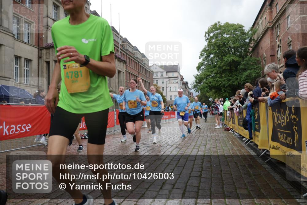 13.09.2026 - Kiel Lauf Yannick Fuchs http://msf.ph/oto/10426003 13.09.2026 11:03:33 Ziel 1698, 2724, 2846, 3155, 3744, 4074, 4854, 6341, 6524, 6525, 6953, 8946, 9363, 12650, 697, 986, 1635, 1923, 2254, 2796, 2878, 2975, 3513, 3621, 3635, 3912, 4478, 4658, 4757, 4781, 5046, 5893, 5998, 6224, 6319, 6669, 6768, 7282, 7656, 8130, 8136, 8204, 8288, 8782, 9059, 9063, 9070, 9202, 9614, 9663, 9819, 10664, 10806, 10999, 11736, 11846, 12550, 643, 1089, 1505, 2807, 2930, 3049, 5377, 5588, 5820, 7205, 9331, 9581, 9955, 10856, 11172, 11930, 1095, 1635, 2796, 3513, 6934 meine-sportfotos.de