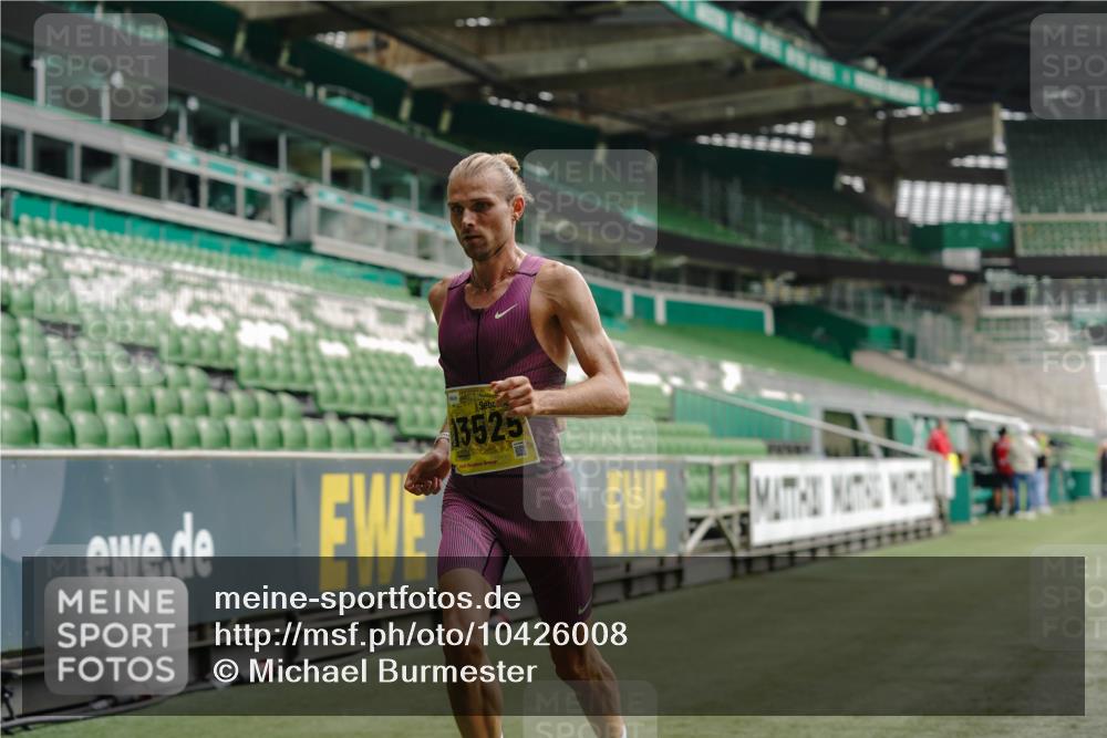 13.09.2026 - 21. swb-Marathon Bremen Michael Burmester http://msf.ph/oto/10426008 13.09.2026 10:14:33 Laufen im Stadion 13525 meine-sportfotos.de