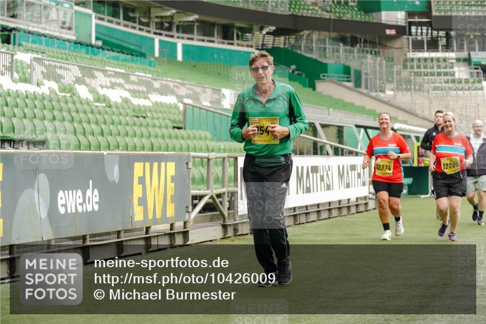 13.09.2026 - 21. swb-Marathon Bremen Michael Burmester http://msf.ph/oto/10426009 13.09.2026 10:49:00 Laufen im Stadion 10264, 10292, 10407, 10413, 10440, 10732, 10754, 10789, 10925, 11104, 11254, 11262, 11423, 11443, 11541, 11663, 11698, 11712, 11851, 11942, 11980, 12083, 12340, 12440, 12444, 12471, 12472, 12542, 12561, 10137, 10191, 10192, 10194, 10202, 10242, 10344, 10430, 10472, 10524, 10568, 10600, 10651, 10679, 10713, 10979, 11050, 11081, 11181, 11200, 11244, 11296, 11309, 11367, 11529, 11546, 11574, 11675, 11709, 11760, 11821, 12089, 12153, 12177, 12178 meine-sportfotos.de