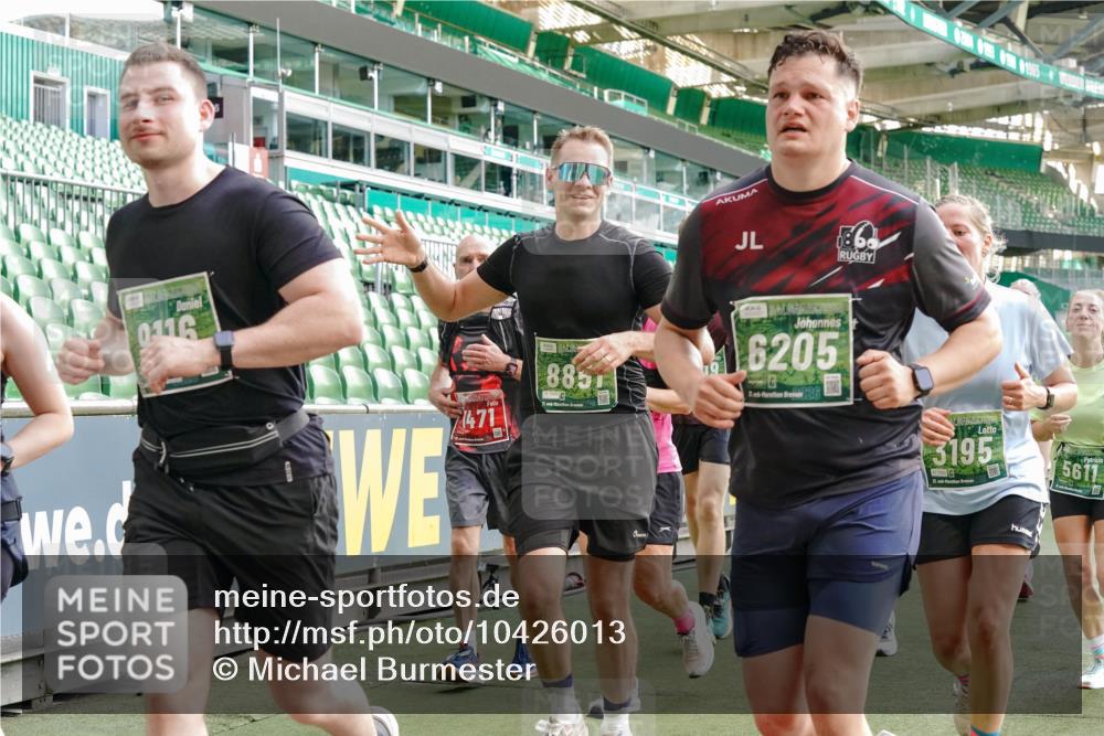 13.09.2026 - 21. swb-Marathon Bremen Michael Burmester http://msf.ph/oto/10426013 13.09.2026 13:24:56 Laufen im Stadion 137, 182, 213, 294, 324, 434, 505, 543, 548, 721, 723, 739, 743, 752, 815, 818, 966, 1273, 1410, 1443, 1459, 1463, 1471, 1491, 1504, 1515, 1561, 1597, 1598, 1830, 1944, 1953, 2058, 2059, 2095, 2211, 2252, 2267, 2271, 2286, 2298, 2308, 2312, 2323, 2354, 2445, 2465, 2483, 2495, 2497, 2503, 2506, 2554, 2571, 2591, 2644, 2752, 2762, 2768, 2776, 2833, 2878, 2896, 2936, 2968, 2981, 3005, 3142, 3211, 3259, 3282, 3288, 3289, 3292, 3298, 3306, 3312, 3329, 3364, 3381, 3390, 3395 meine-sportfotos.de