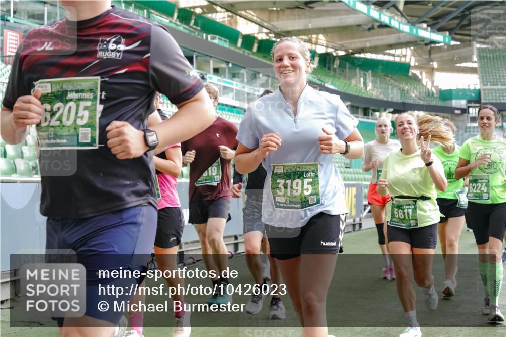 13.09.2026 - 21. swb-Marathon Bremen Michael Burmester http://msf.ph/oto/10426023 13.09.2026 13:24:56 Laufen im Stadion 137, 182, 213, 294, 324, 434, 505, 543, 548, 721, 723, 739, 743, 752, 815, 818, 966, 1273, 1410, 1443, 1459, 1463, 1471, 1491, 1504, 1515, 1561, 1597, 1598, 1830, 1944, 1953, 2058, 2059, 2095, 2211, 2252, 2267, 2271, 2286, 2298, 2308, 2312, 2323, 2354, 2445, 2465, 2483, 2495, 2497, 2503, 2506, 2554, 2571, 2591, 2644, 2752, 2762, 2768, 2776, 2833, 2878, 2896, 2936, 2968, 2981, 3005, 3142, 3211, 3259, 3282, 3288, 3289, 3292, 3298, 3306, 3312, 3329, 3364, 3381, 3390, 3395 meine-sportfotos.de