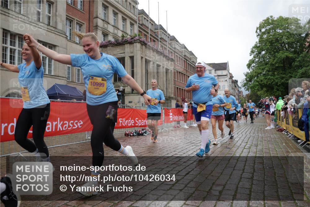 13.09.2026 - Kiel Lauf Yannick Fuchs http://msf.ph/oto/10426034 13.09.2026 11:03:35 Ziel 1698, 2724, 3049, 3155, 3744, 4074, 4854, 5588, 5820, 6341, 6524, 6525, 6953, 8946, 9331, 9363, 12650, 697, 986, 1635, 1923, 2254, 2846, 2878, 2975, 3621, 3635, 3912, 4478, 4658, 4757, 5893, 5998, 6224, 6319, 6669, 6768, 7282, 7656, 8130, 8136, 8204, 8288, 8782, 9059, 9063, 9070, 9202, 9614, 9663, 9819, 10806, 10999, 11736, 12550, 643, 1089, 1505, 1699, 2262, 2807, 2930, 5377, 7205, 7413, 9180, 9581, 9955, 10856, 11172, 11930, 1095, 1635, 2796, 3513, 6934 meine-sportfotos.de