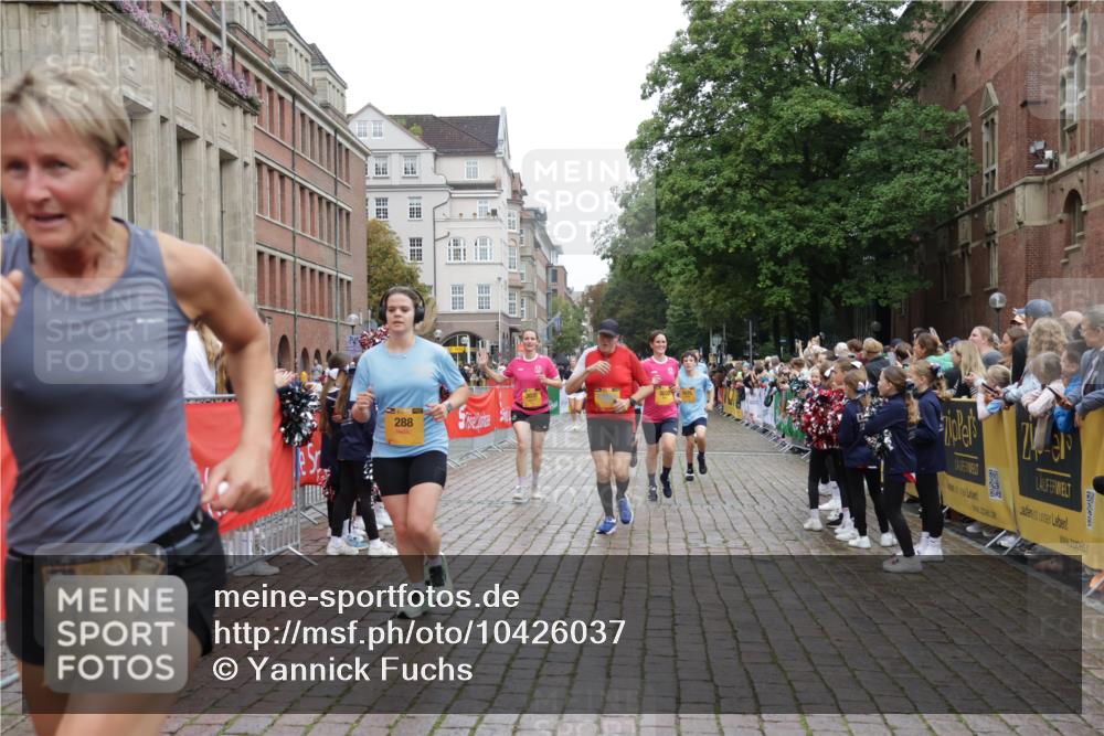 13.09.2026 - Kiel Lauf Yannick Fuchs http://msf.ph/oto/10426037 13.09.2026 09:46:36 Ziel 288, 3033, 3035, 3361, 4906, 6048, 6355, 6577, 7439, 7675, 7754, 8929, 9832, 10177, 10946, 11859, 11861, 12173, 12552, 167, 181, 442, 1415, 2482, 3052, 3361, 3954, 4909, 4910, 4918, 5234, 5855, 5955, 6732, 6857, 7015, 7308, 8125, 10117, 10203, 10685, 10898, 10913, 11076, 11078, 11316, 11859, 12495, 12621, 1402, 2527, 2718, 2779, 3808, 4087, 6207, 6638, 7190, 7213, 7446, 7921, 8409, 8887, 8994, 9141, 9385, 10322, 10731, 12725, 1415, 1418, 4909, 5829, 7911, 7924 meine-sportfotos.de