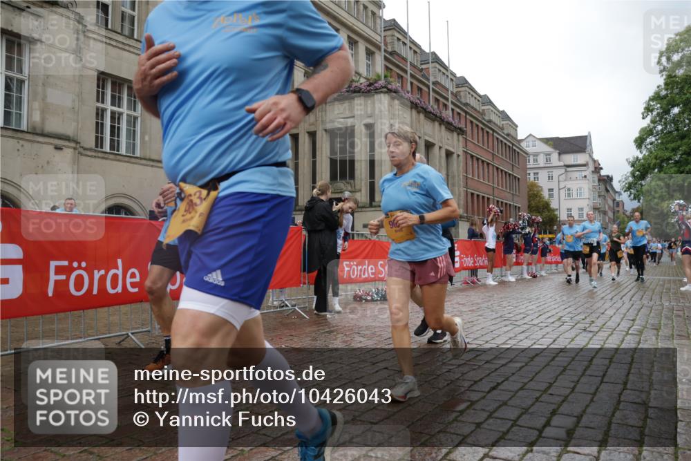 13.09.2026 - Kiel Lauf Yannick Fuchs http://msf.ph/oto/10426043 13.09.2026 11:03:36 Ziel 1698, 2724, 3049, 3155, 3744, 4074, 4854, 5588, 5820, 6341, 6524, 6525, 6953, 8946, 9331, 9363, 9955, 12650, 697, 986, 1635, 1923, 2254, 2846, 2878, 2975, 3621, 3635, 3912, 4658, 4757, 5893, 5998, 6224, 6319, 6669, 6768, 7282, 7656, 8130, 8136, 8204, 8288, 8782, 9059, 9063, 9070, 9202, 9614, 9663, 9819, 10806, 12550, 643, 1089, 1505, 1699, 2262, 2807, 2930, 5377, 7205, 7413, 7764, 9180, 9581, 10856, 11172, 11930, 1095, 1635, 2796, 3513, 6934 meine-sportfotos.de