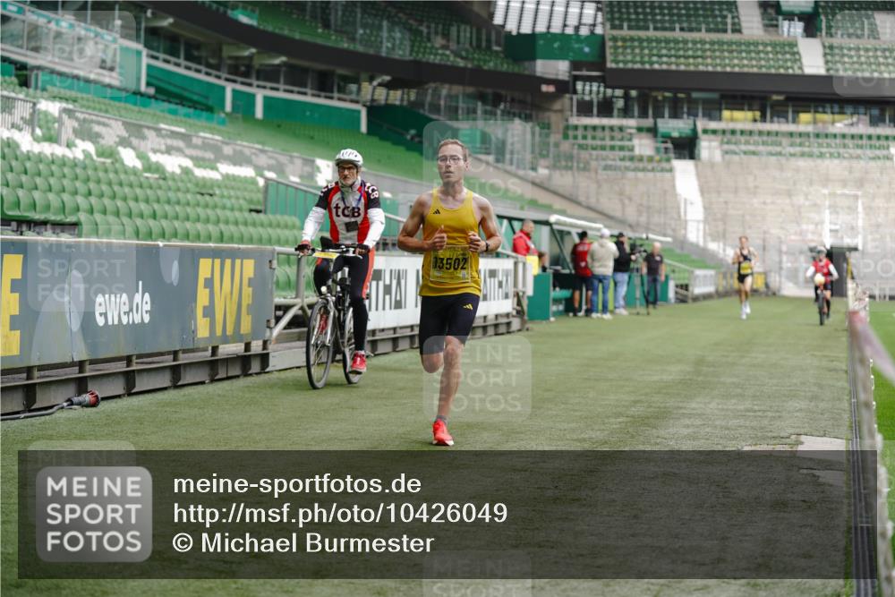 13.09.2026 - 21. swb-Marathon Bremen Michael Burmester http://msf.ph/oto/10426049 13.09.2026 10:14:41 Laufen im Stadion 13525 meine-sportfotos.de