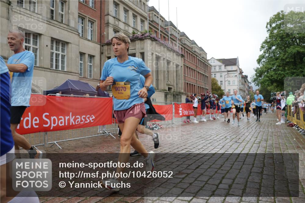13.09.2026 - Kiel Lauf Yannick Fuchs http://msf.ph/oto/10426052 13.09.2026 11:03:37 Ziel 1698, 2724, 3049, 3155, 3744, 4074, 4854, 5588, 5820, 6341, 6524, 6525, 6953, 8946, 9331, 9363, 9955, 12650, 697, 986, 1923, 2254, 2846, 2878, 2975, 3621, 3635, 3912, 4074, 4658, 4757, 4854, 5893, 5998, 6224, 6319, 6669, 6768, 6953, 7282, 7656, 8130, 8136, 8204, 8288, 8782, 8946, 9059, 9063, 9070, 9202, 9614, 9663, 9819, 10806, 12550, 643, 1089, 1505, 1699, 2262, 2807, 2930, 3120, 5377, 7205, 7413, 7764, 9180, 9581, 10567, 10856, 11172, 11930, 1095, 1635, 2796, 3513, 3635 meine-sportfotos.de