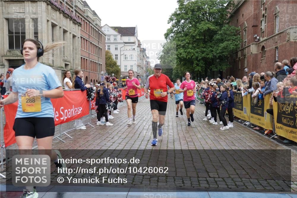 13.09.2026 - Kiel Lauf Yannick Fuchs http://msf.ph/oto/10426062 13.09.2026 09:46:38 Ziel 288, 3033, 3035, 4906, 6048, 6355, 6577, 7439, 7675, 7754, 8887, 8929, 8994, 9832, 10177, 10946, 11861, 12173, 12552, 167, 181, 442, 2482, 3052, 3361, 3954, 4918, 5855, 5955, 6732, 6857, 7015, 7308, 8125, 10117, 10203, 10685, 10898, 10913, 11076, 11078, 11316, 11859, 11861, 12495, 12621, 1402, 2527, 2718, 2779, 3808, 4087, 4238, 6074, 6207, 6638, 7190, 7213, 7446, 7731, 7921, 8409, 9141, 9385, 10301, 10322, 10731, 12622, 12725, 1415, 2482, 4909, 7911, 7924 meine-sportfotos.de