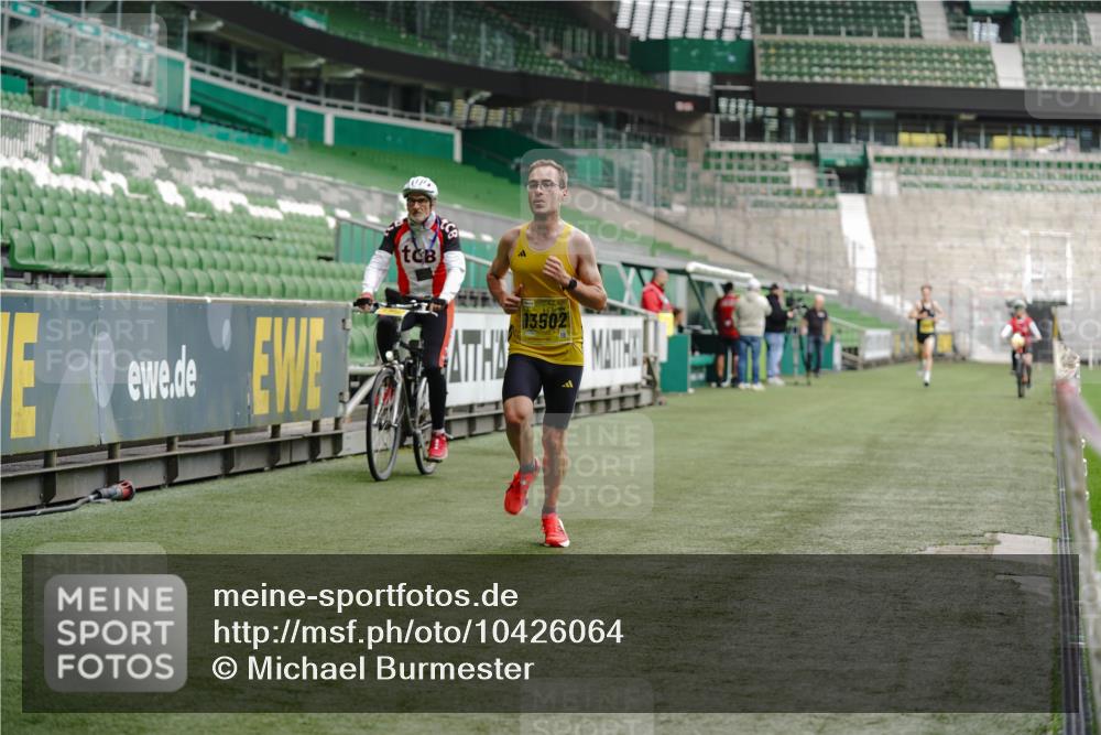 13.09.2026 - 21. swb-Marathon Bremen Michael Burmester http://msf.ph/oto/10426064 13.09.2026 10:14:41 Laufen im Stadion 13525 meine-sportfotos.de