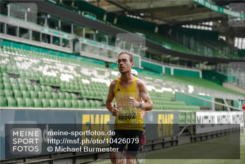 13.09.2026 - 21. swb-Marathon Bremen Michael Burmester http://msf.ph/oto/10426079 13.09.2026 10:14:42 Laufen im Stadion 13525 meine-sportfotos.de