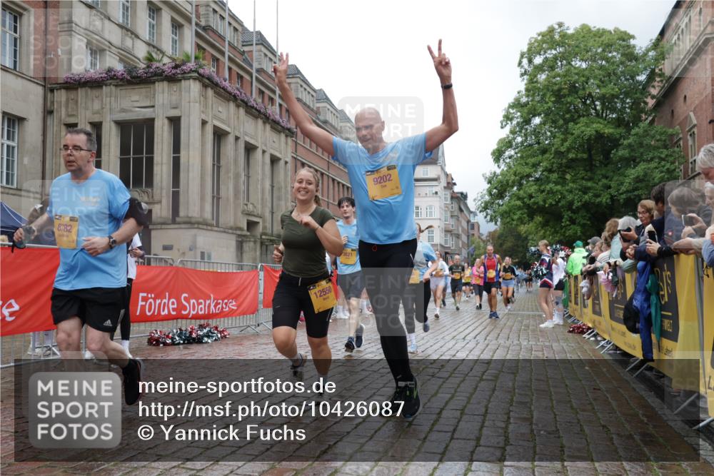 13.09.2026 - Kiel Lauf Yannick Fuchs http://msf.ph/oto/10426087 13.09.2026 11:03:41 Ziel 643, 1505, 1698, 3049, 3155, 5377, 5588, 5820, 6524, 6525, 9331, 9363, 9581, 9955, 12650, 697, 986, 1923, 2254, 2724, 2846, 2878, 2975, 3621, 3744, 4074, 4658, 4757, 4854, 5893, 5998, 6224, 6319, 6341, 6669, 6953, 7282, 7656, 8130, 8136, 8204, 8288, 8782, 8946, 9059, 9063, 9202, 9614, 9819, 10806, 12550, 1089, 1699, 2262, 2807, 2930, 3120, 7205, 7413, 7764, 8107, 9180, 10567, 10856, 11172, 11381, 11930, 12465, 986, 1635, 3621, 3635, 5998, 8782 meine-sportfotos.de