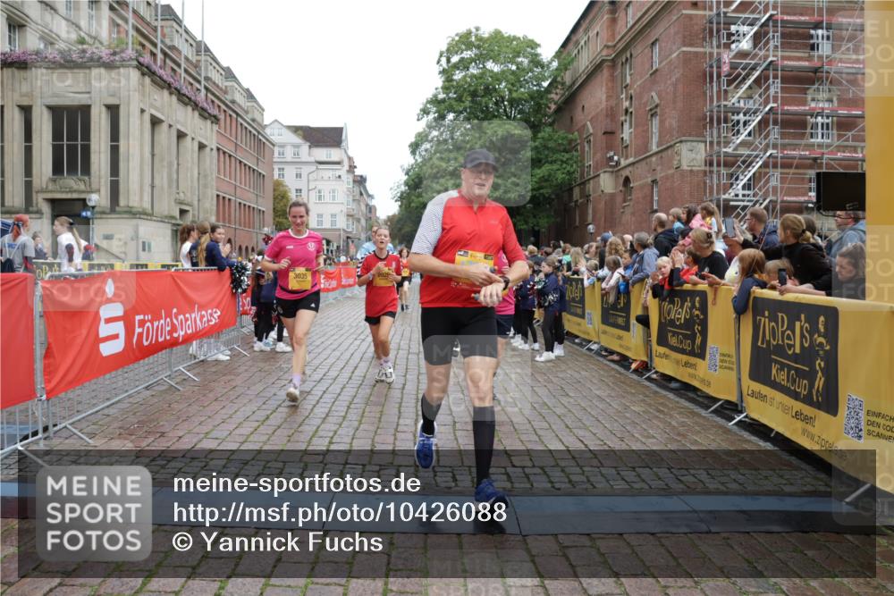 13.09.2026 - Kiel Lauf Yannick Fuchs http://msf.ph/oto/10426088 13.09.2026 09:46:39 Ziel 288, 2527, 3033, 3035, 4906, 6048, 6355, 6577, 7439, 7675, 7754, 8887, 8929, 8994, 9832, 10177, 10946, 12173, 12552, 167, 181, 442, 2482, 3052, 3361, 3954, 4918, 5855, 5955, 6732, 6857, 7015, 7308, 8125, 10117, 10203, 10685, 10898, 10913, 11076, 11078, 11316, 11859, 11861, 12495, 12621, 1402, 2718, 2759, 2779, 3808, 4087, 4238, 4940, 6074, 6207, 6638, 7190, 7213, 7446, 7731, 7921, 8409, 9141, 9385, 10301, 10322, 10731, 12622, 12725, 1415, 2482, 4909, 7924 meine-sportfotos.de